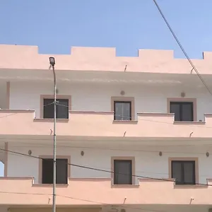 Appartement Casa Intera La Paghi Come Una Camera The With The Price Of A, Durrës
